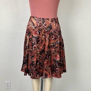 Women’s Skirt Size 6 Fit /Flare Floral Silky. DD-528